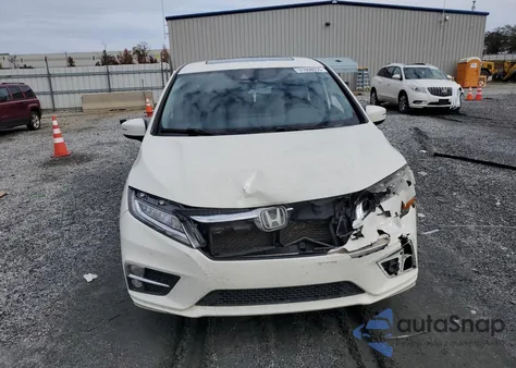2018 Honda Odyssey Touring z USA, uszkodzony, nr VIN 5FNRL6H8XJB063654